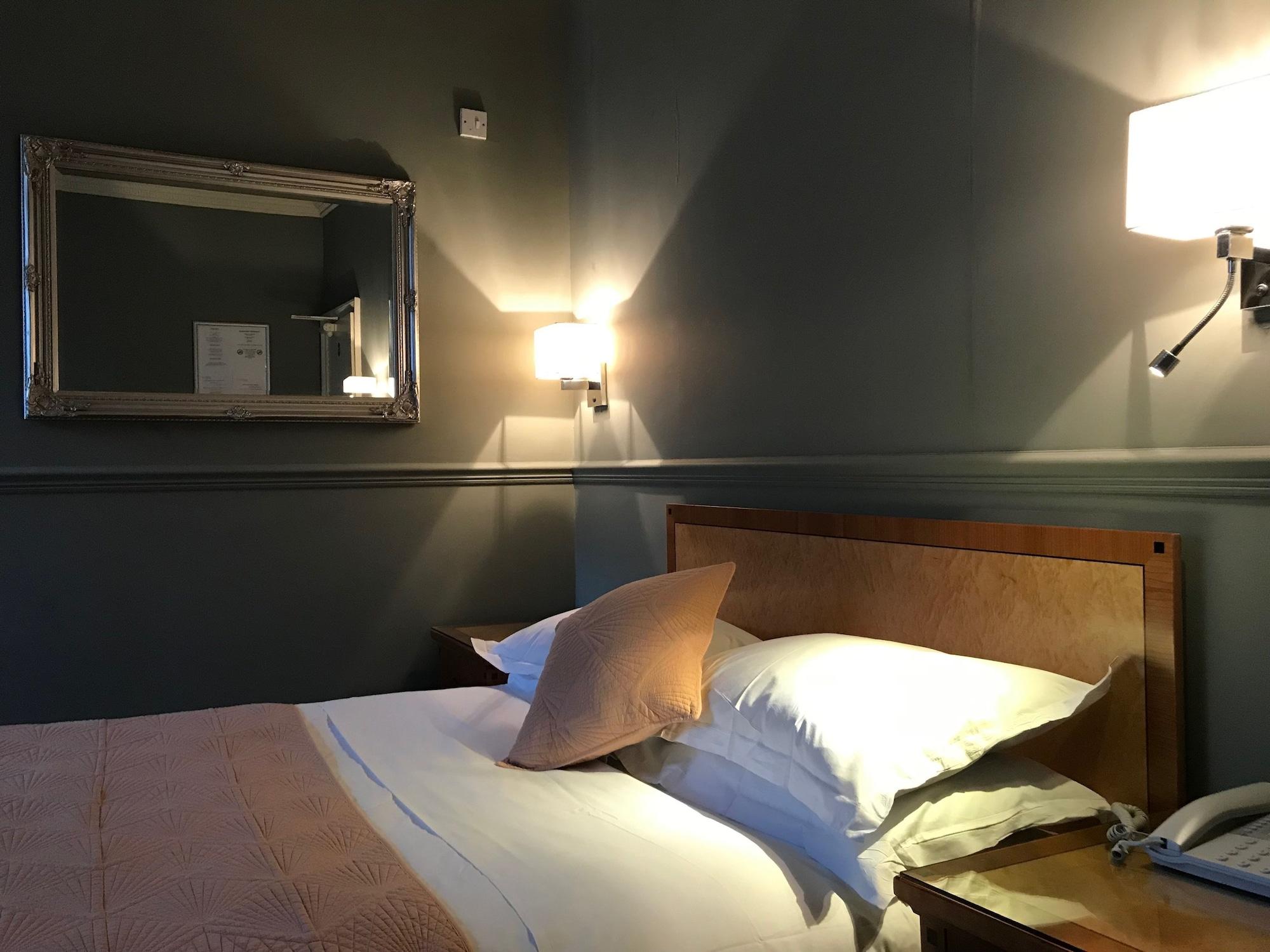 Eurobar & Hotel Оксфорд Экстерьер фото