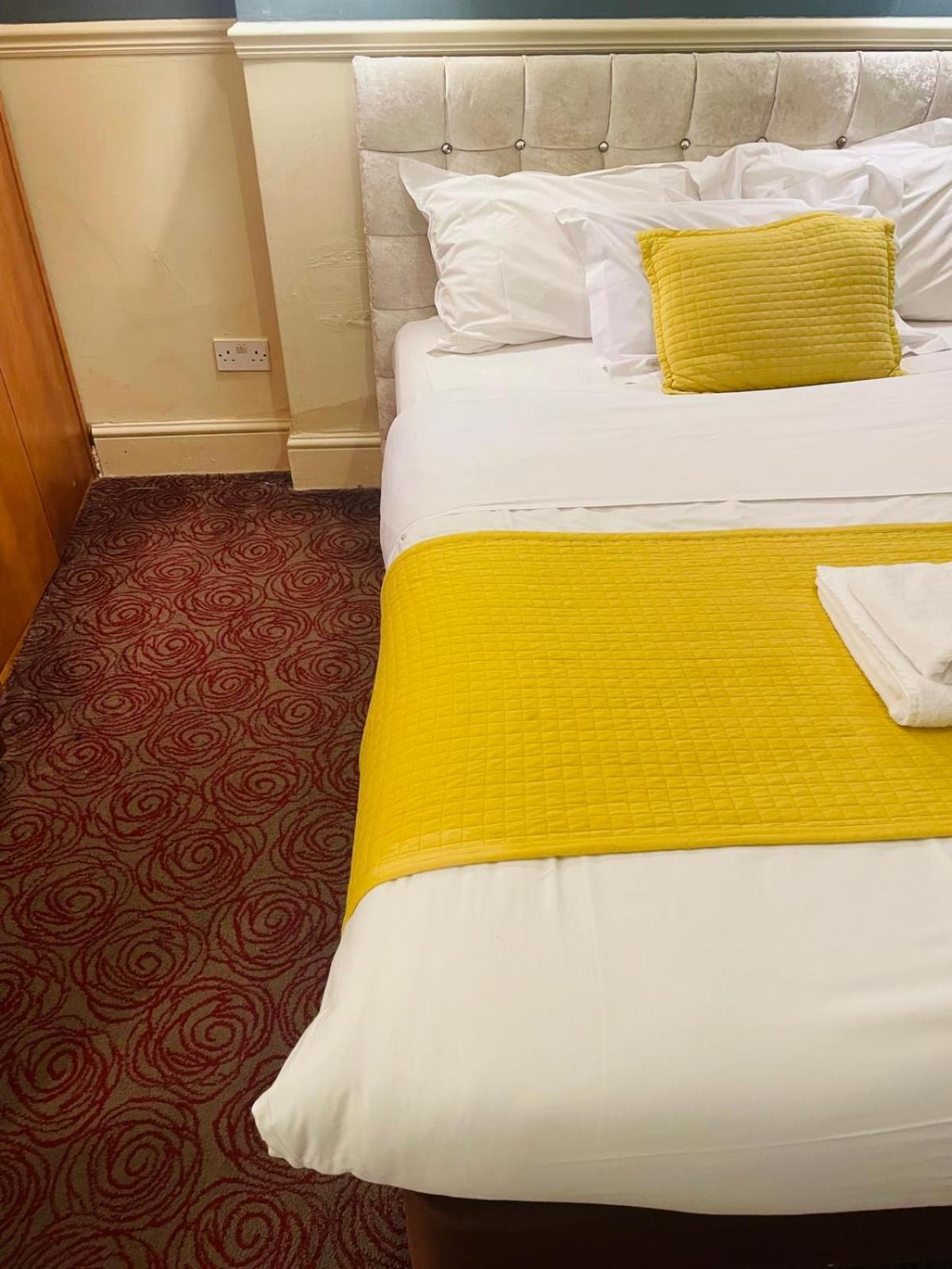 Eurobar & Hotel Оксфорд Экстерьер фото