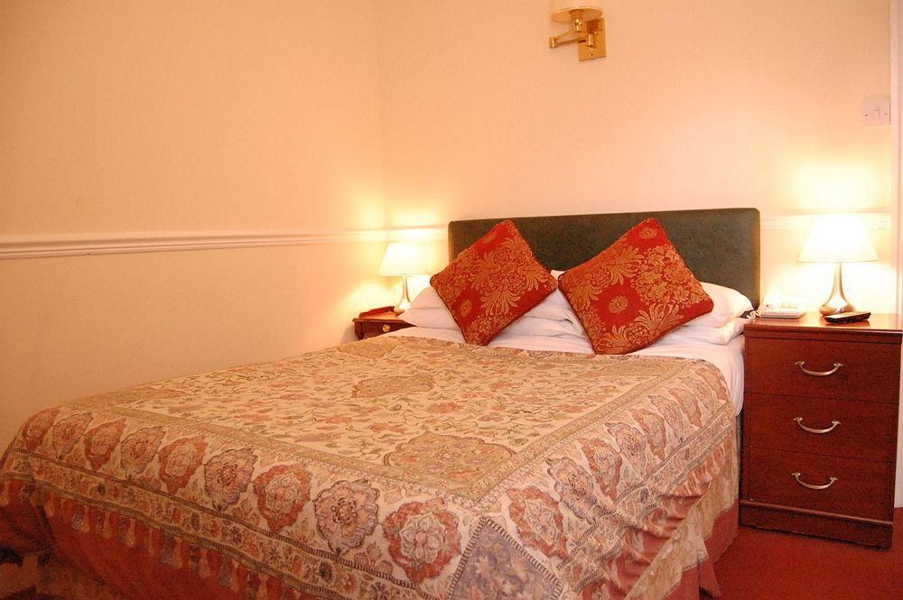 Eurobar & Hotel Оксфорд Экстерьер фото