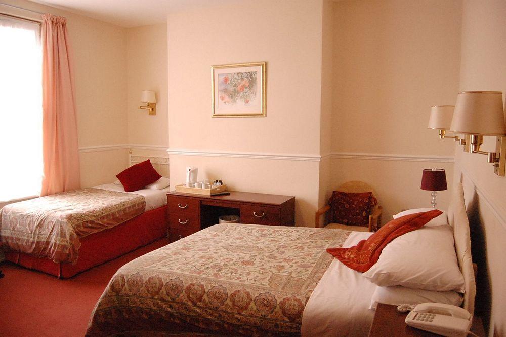 Eurobar & Hotel Оксфорд Экстерьер фото