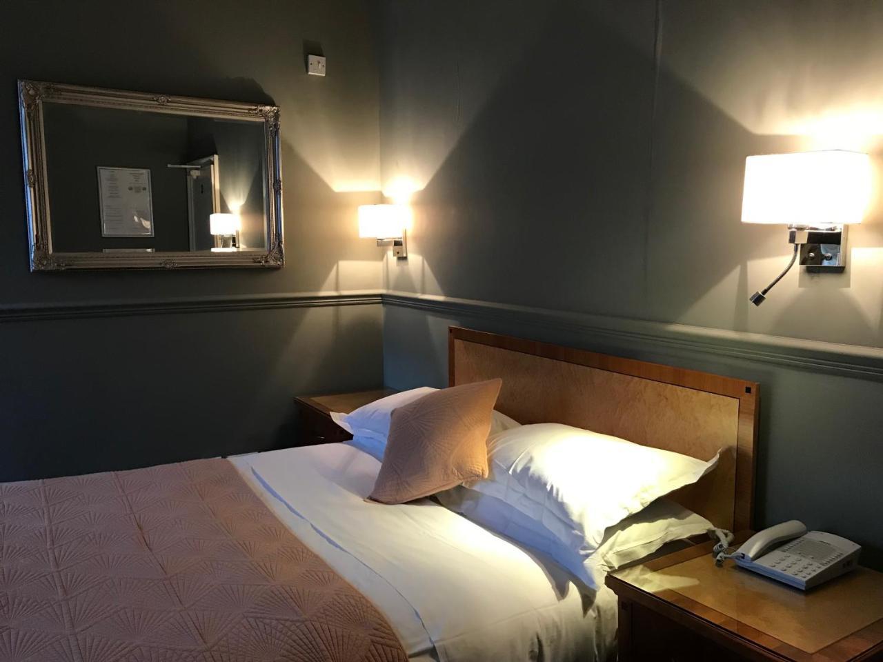 Eurobar & Hotel Оксфорд Экстерьер фото