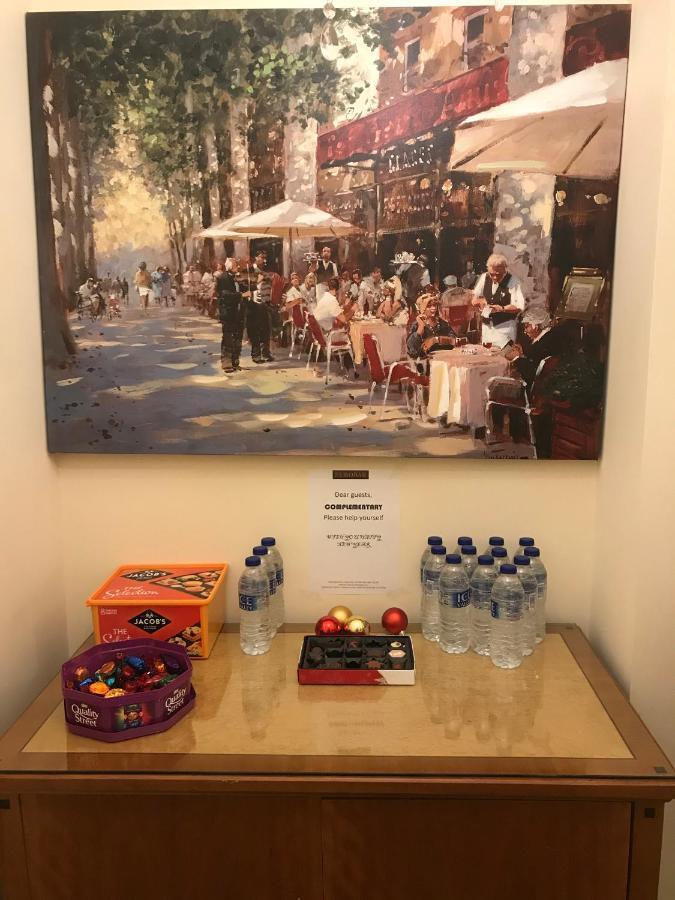 Eurobar & Hotel Оксфорд Экстерьер фото